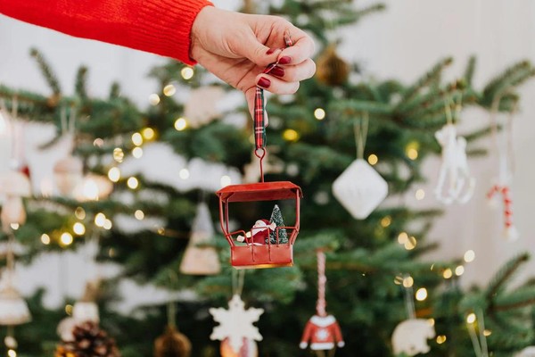 Make Christmas Ornaments With Clay & Drink Punsch