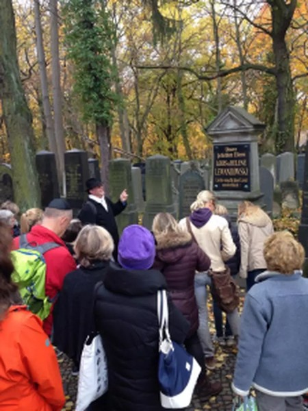 Wo Hans Rosenthal und Lotti Huber ruhen - Unterwegs auf dem jüngsten jüdischen Friedhof Berlins in der Heerstraße