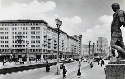 Die Karl-Marx-Allee - jedes Haus der Straße: eine Stadttour in Ansichtskarten. Vortrag von Ben Kaden