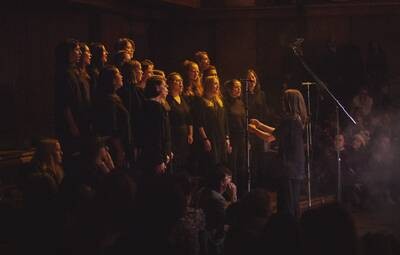 Musik-Salon Luise - Konzert mit dem Feature Chor Berlin