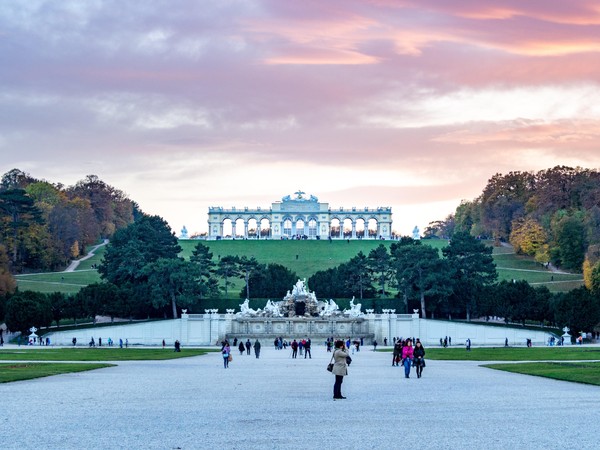 Führung: Schönbrunn. Ein Frühsommerspaziergang durch den Schlosspark!