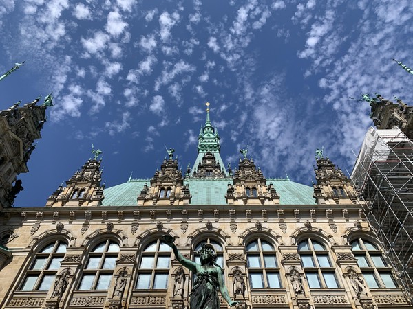 Vom Rathaus in die Speicherstadt