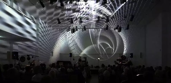 Konzerte mit Werken von Iannis Xenakis und Alvin Lucier