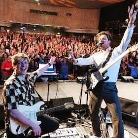 Das Hamburger RUDELSINGEN im Ohnsorg-Theater