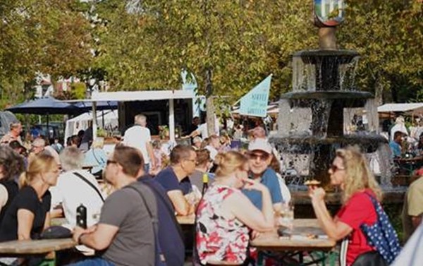 Erster Weinfrühling am Ludwig-Beck-Platz