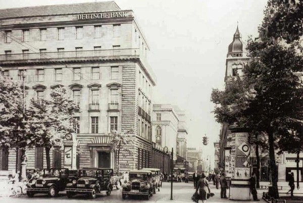 Kunstführung: Sammlung Deutsche Bank in Berlin. Kunst in und um die Filialen