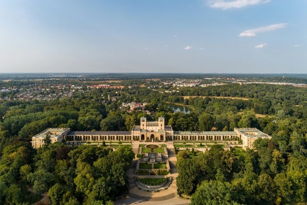 Das Orangerieschloss im Dornröschenschlaf