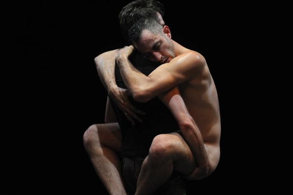 double bill:: Two Room Apartment von Niv Sheinfeld & Oren Laor / M I T B A R B E R O T von Anat Grigorio & Michal Herman