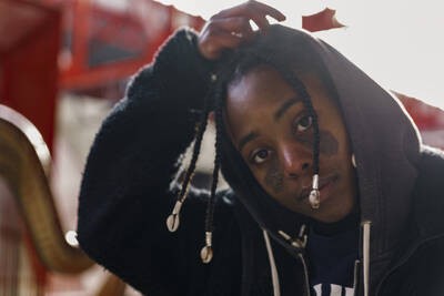 Sophye Soliveau. Durchlüften – 2025 Live Konzerte & DJ Acts im Schlüterhof