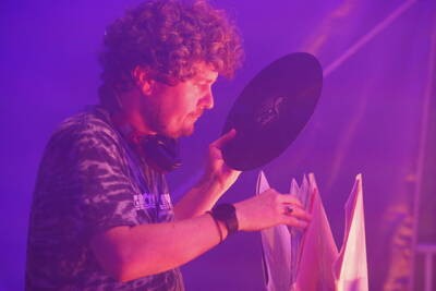 DJ Booty Carrell. Durchlüften 2025. Live Konzerte & DJ Acts im Schlüterhof